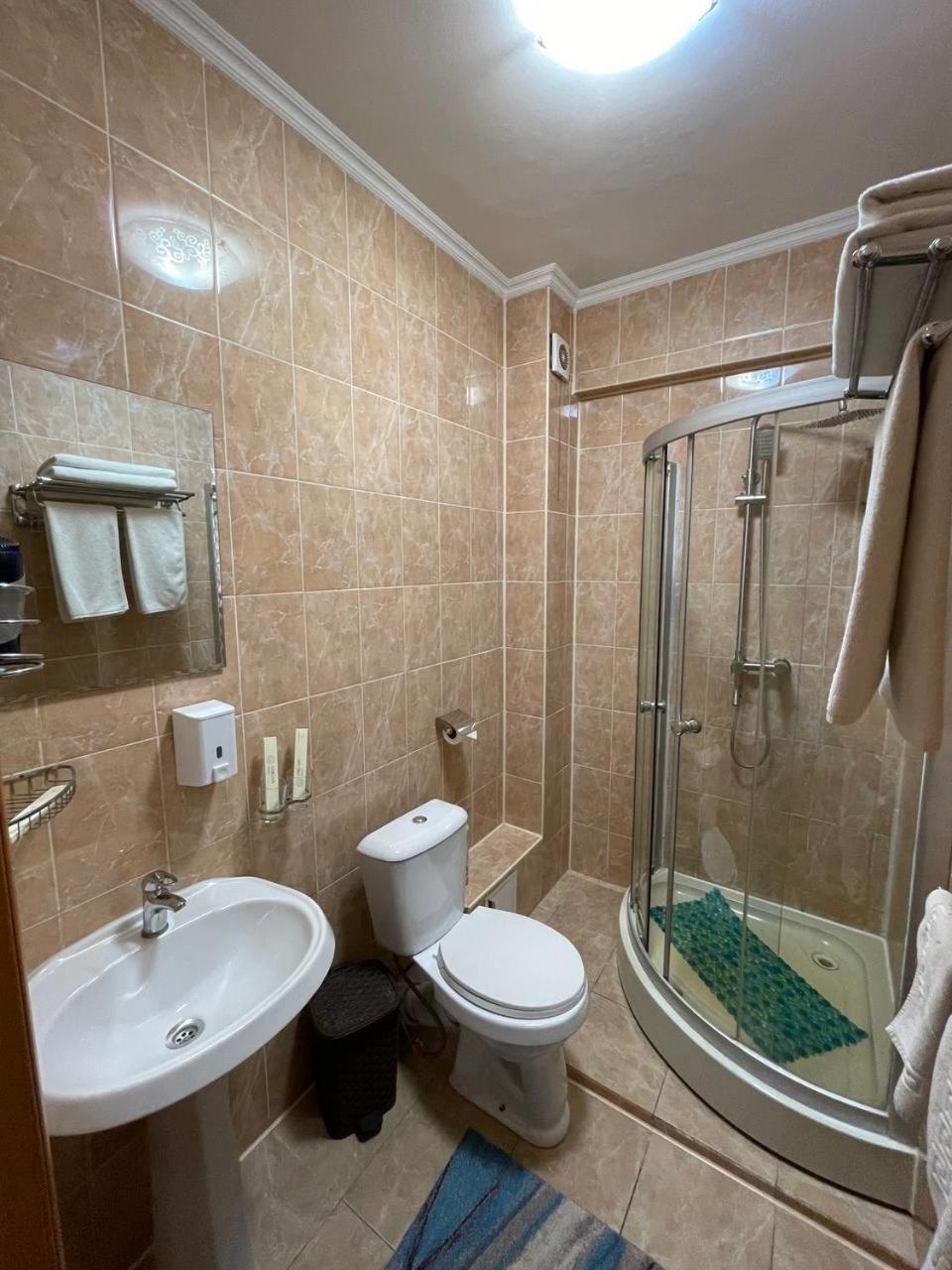 Shanyrak Hotel Temirtau Exteriör bild
