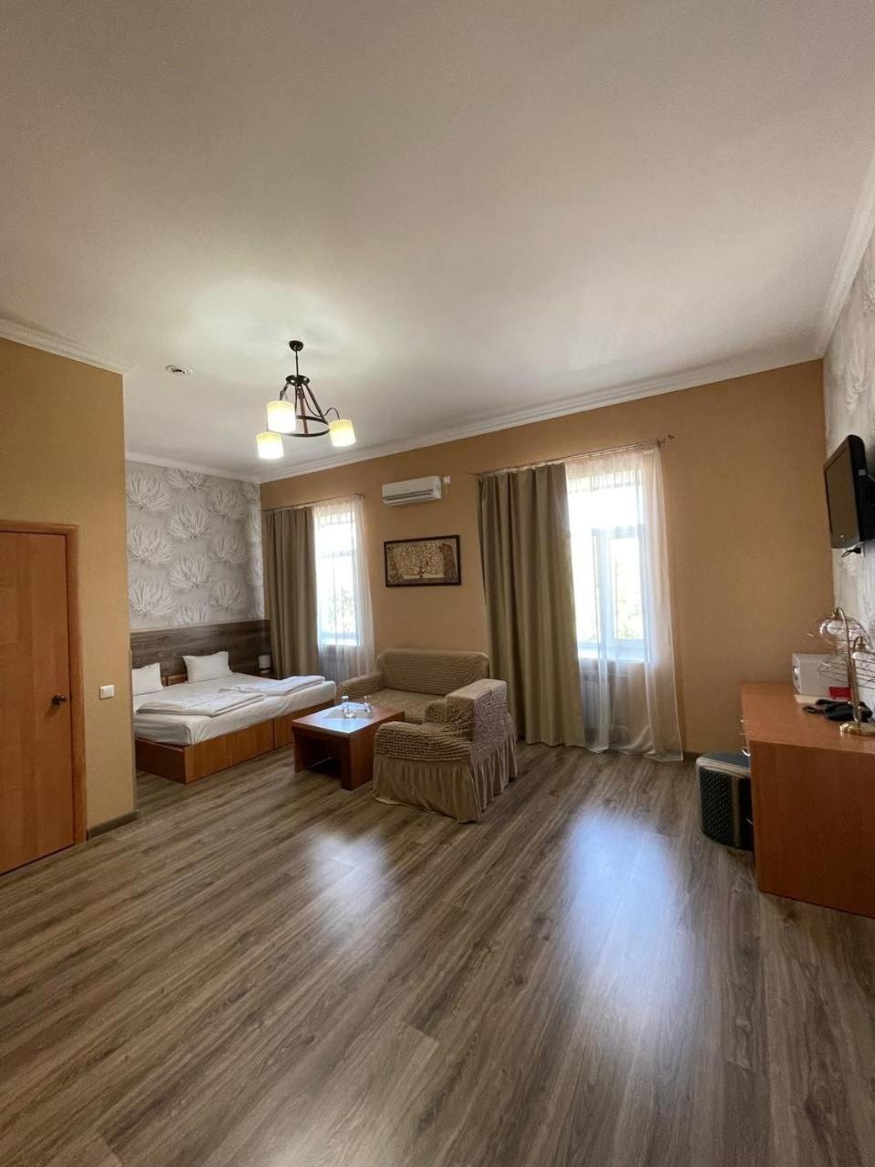 Shanyrak Hotel Temirtau Exteriör bild