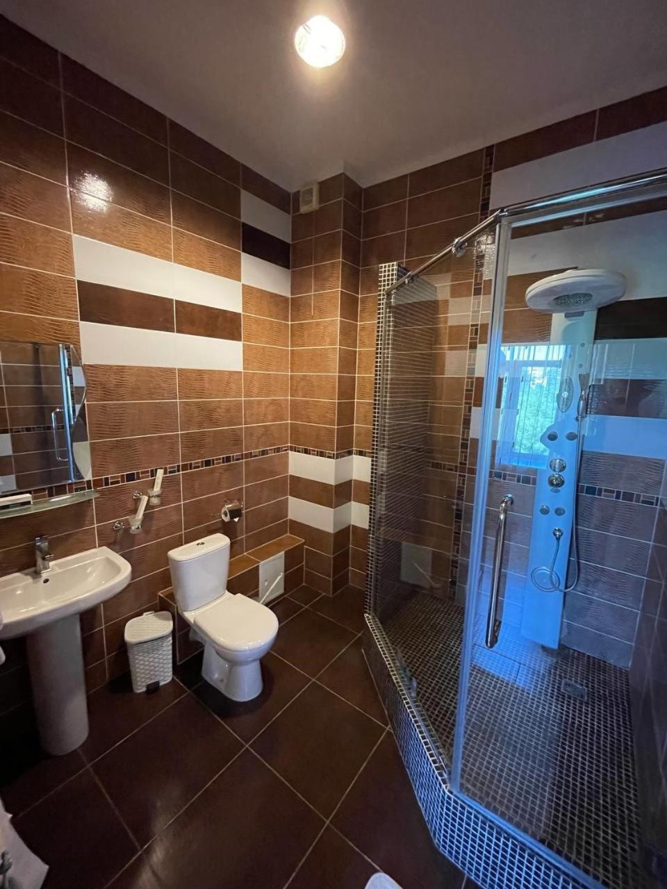 Shanyrak Hotel Temirtau Exteriör bild
